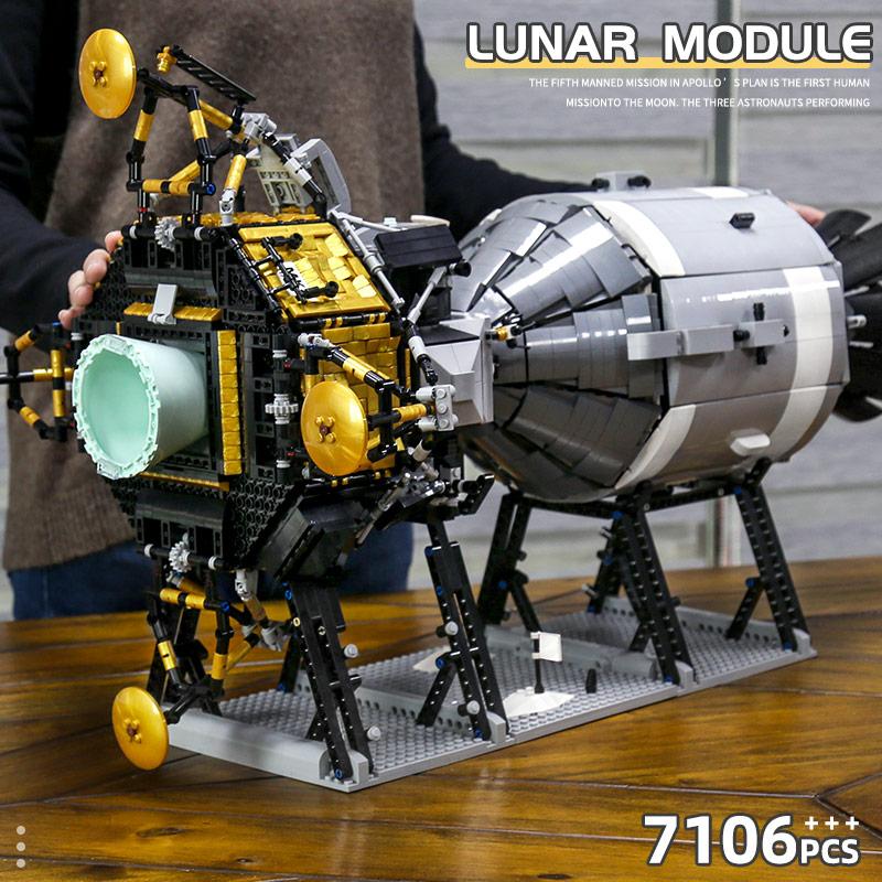 Mould King 21006 APOLLO 11 Spacecraft